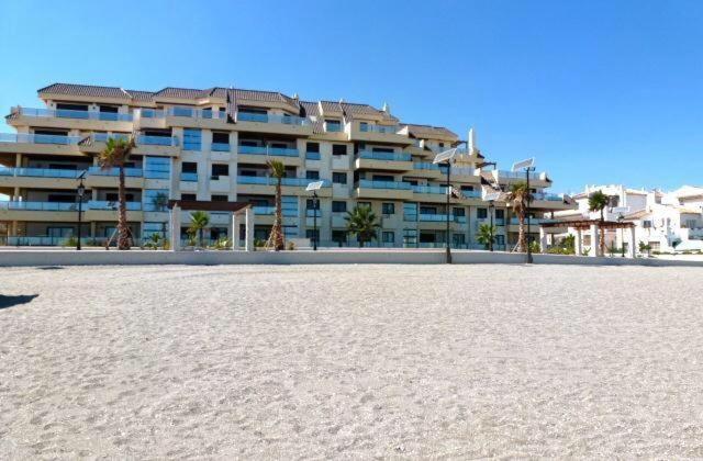 Marina Del Castillo, Duquesa Beachfront Apartment Manilva Extérieur photo